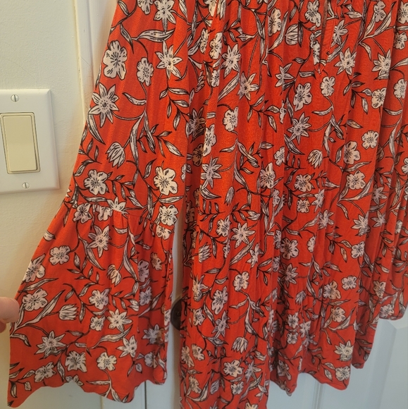 💝3/20 Dalia large red blouse with bell sleeves - Picture 3 of 3